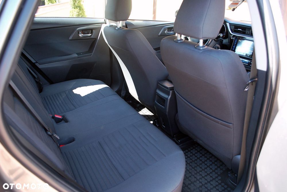 Toyota Auris 1.6 Premium - 6