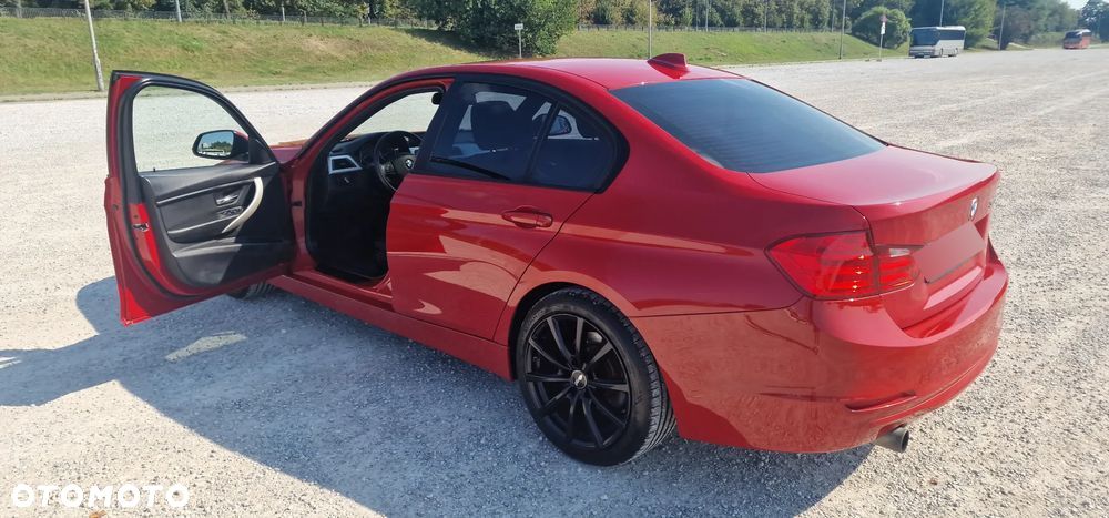 BMW Seria 3 320i Sport Line - 8