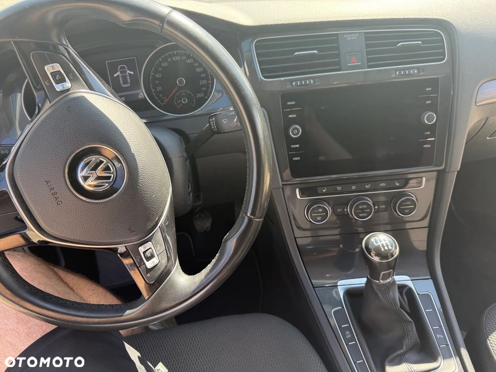 Volkswagen Golf - 14