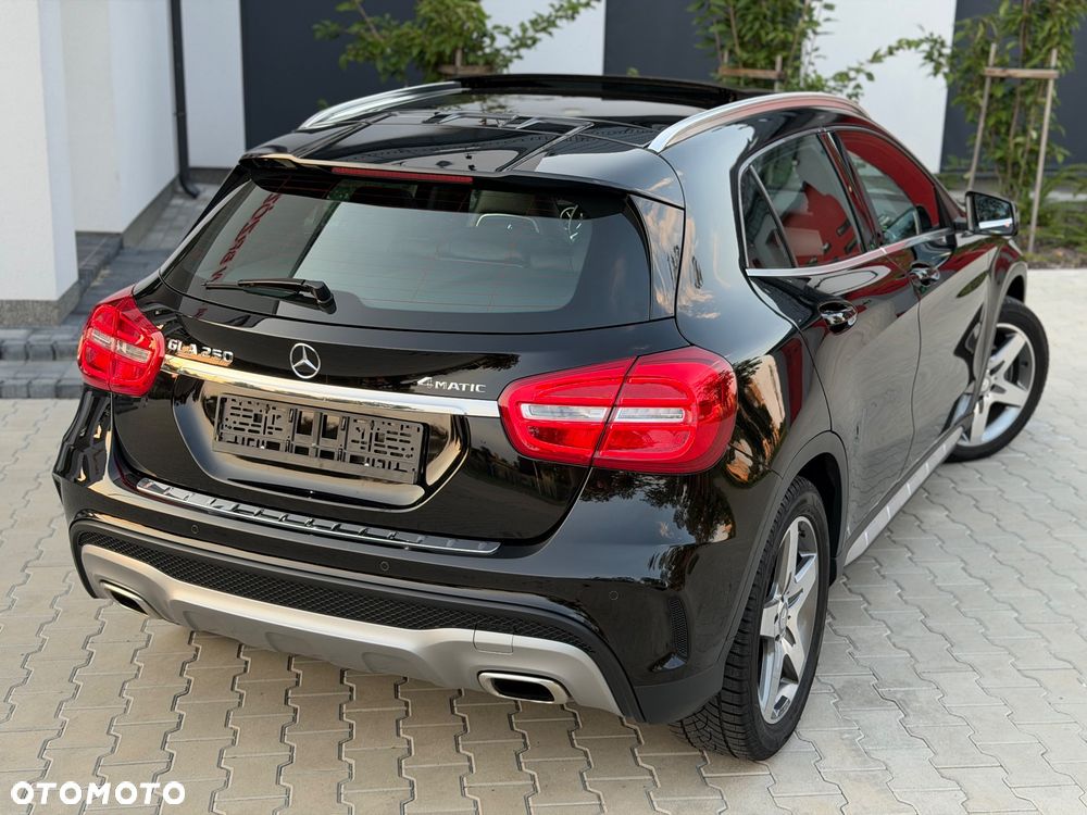 Mercedes-Benz GLA 250 4Matic 7G-DCT AMG Line - 15