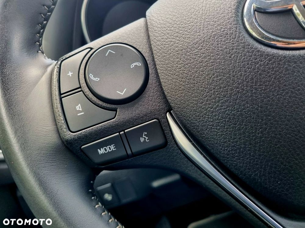 Toyota Auris Hybrid 135 Selection - 16