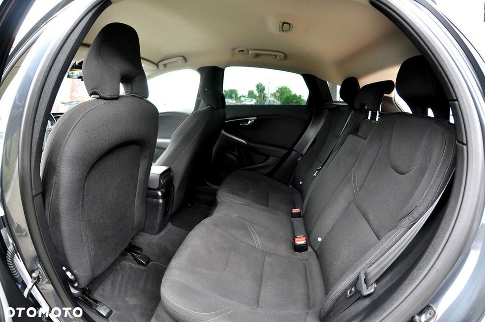 Volvo V40 D2 Momentum - 8