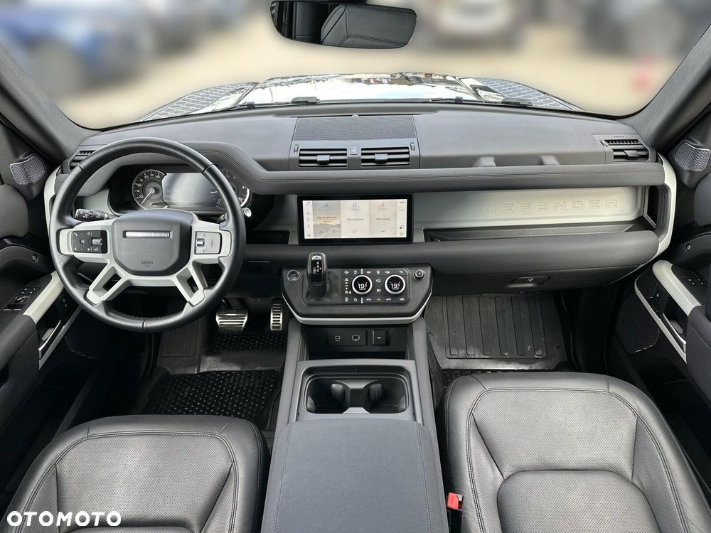 Land Rover Defender - 12