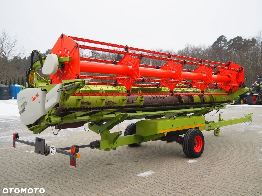 Claas Tucano 570 + V680 - 13