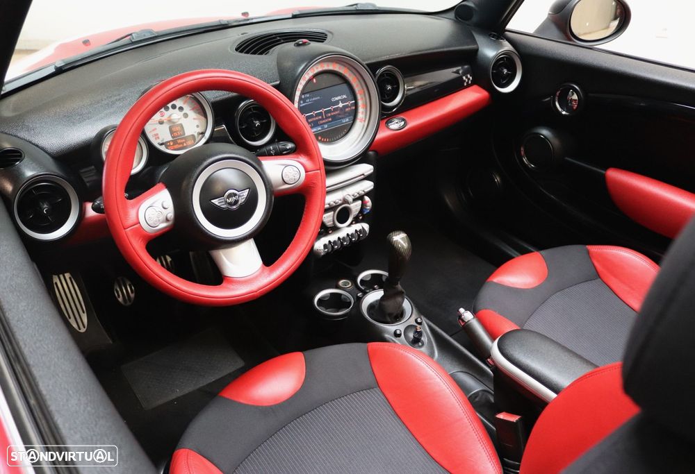 MINI Cabrio John Cooper Works - 12