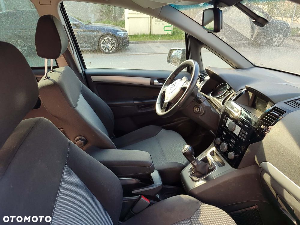 Opel Zafira 1.6 - 9