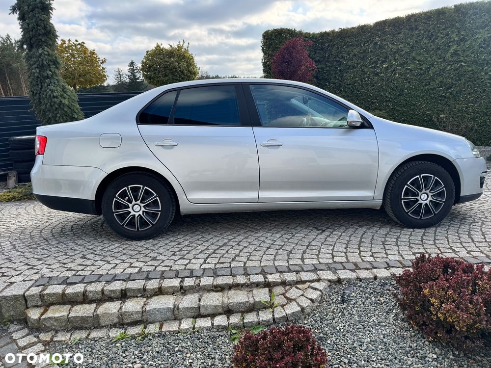Volkswagen Jetta - 12