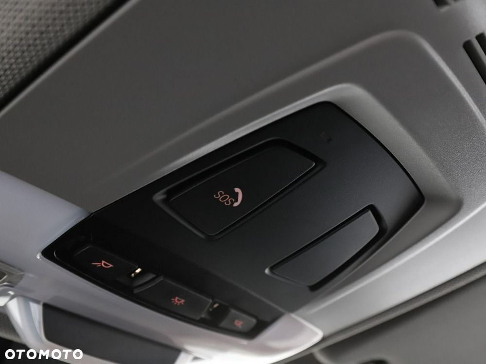 BMW X1 sDrive18d xLine - 36