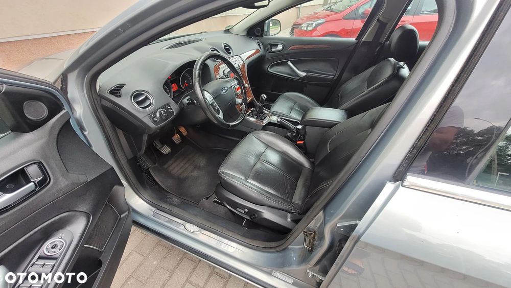 Ford Mondeo 2.0 Ghia - 27