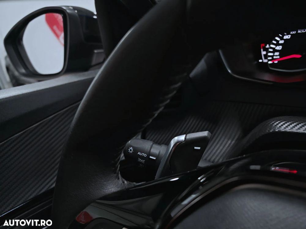 Peugeot 2008 PureTech 130 EAT8 Allure - 20