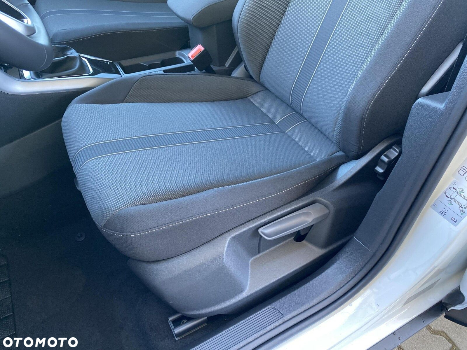 Volkswagen T-Roc - 12