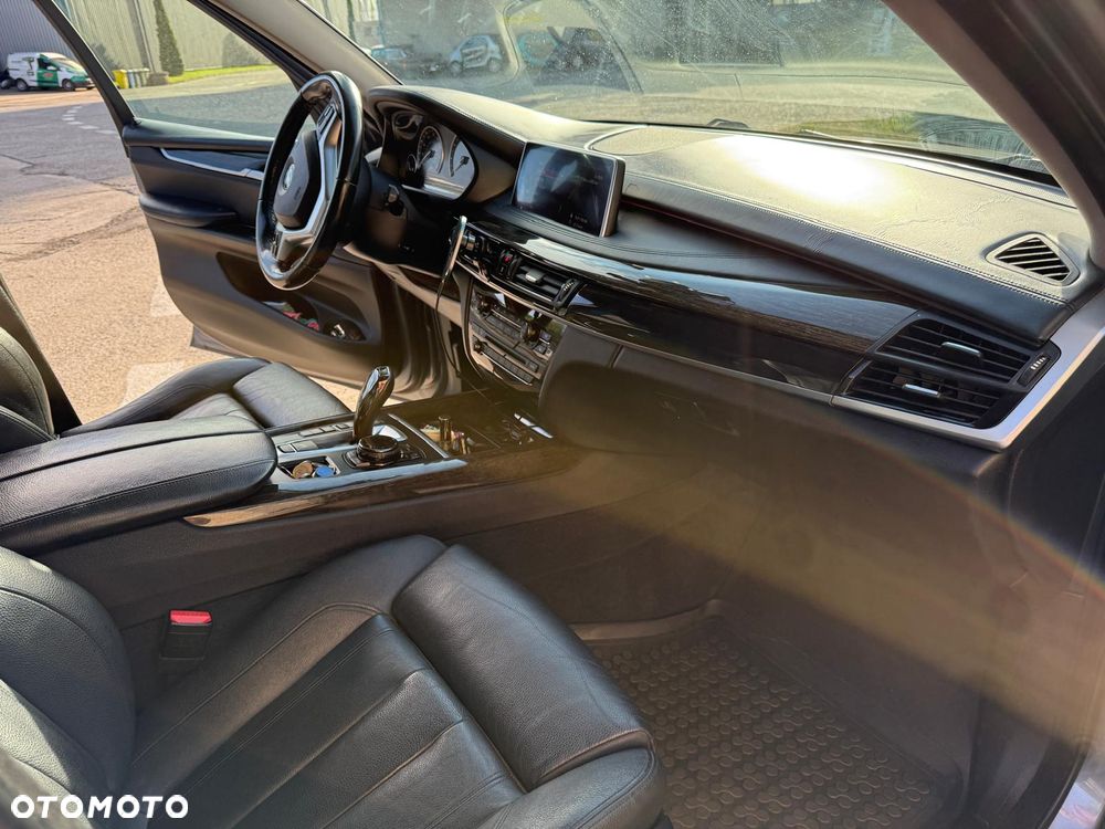 BMW X5 xDrive50i - 9