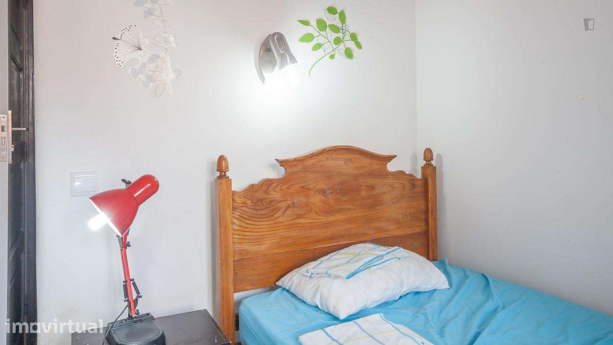 Quarto - localizado em Baixa Coimbra - Grande imagem: 4/6