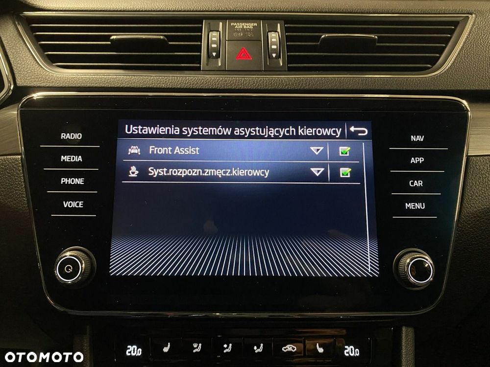 Skoda Superb 2.0 TDI SCR Style DSG - 32