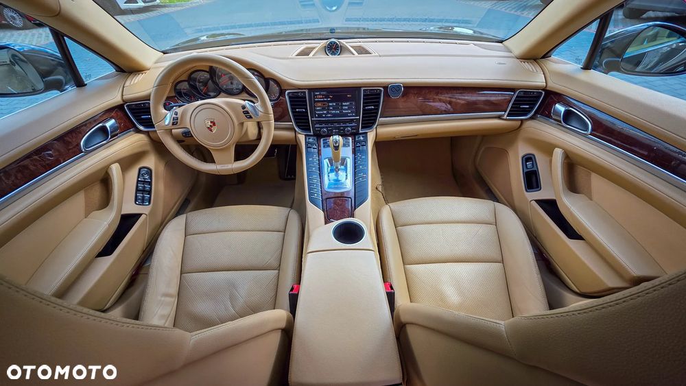 Porsche Panamera 4S - 24