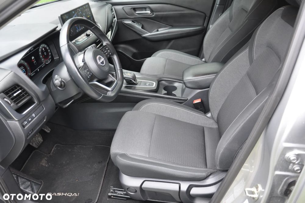 Nissan Qashqai 1.3 DIG-T mHEV N-Connecta Xtronic - 24