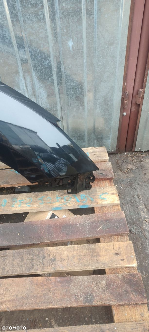 BŁOTNIK PRAWY PRZÓD MAZDA 3 BL 09 -11R BEZ OTWORU NA KIERUNKOWSKAZ KOL. 16W - 11