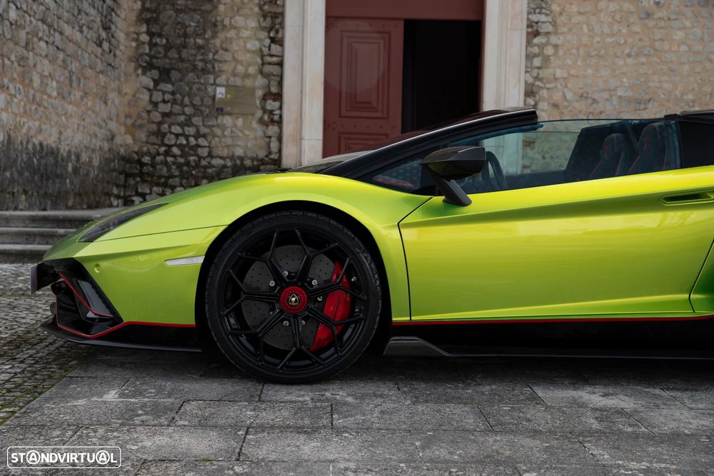 Lamborghini Aventador LP780-4 Ultimae Roadster - 17