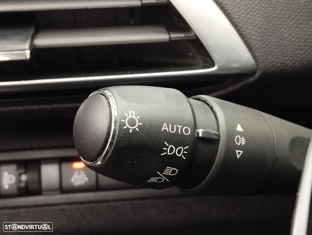 Peugeot 3008 1.5 BlueHDi Allure EAT8 - 22