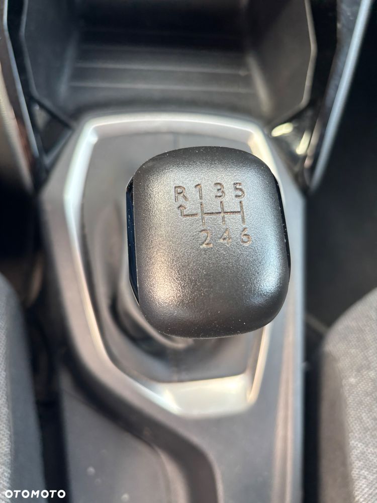 Peugeot 208 - 14