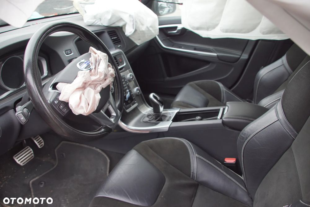 Auto na części - Volvo V60 I R-Design Lift 2.0 D4 190 KM D4204T14 TG-81SC 612 2018R Silnik Skrzynia Drzwi Błotnik Klapa Lampa Lusterko Klamka Szyba Deska Kokpit Sterownik Moduł Czujnik Licznik Wyświetlacz Panel Kierownica - 11