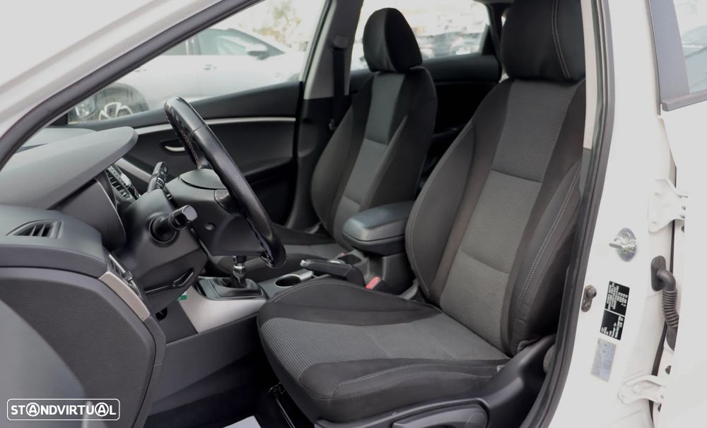 Hyundai i30 1.6 CRDI Blue Comfort - 14