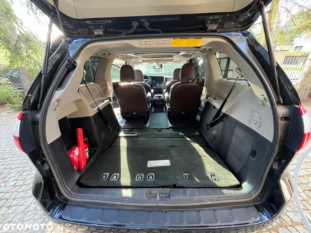 Toyota Sienna - 24