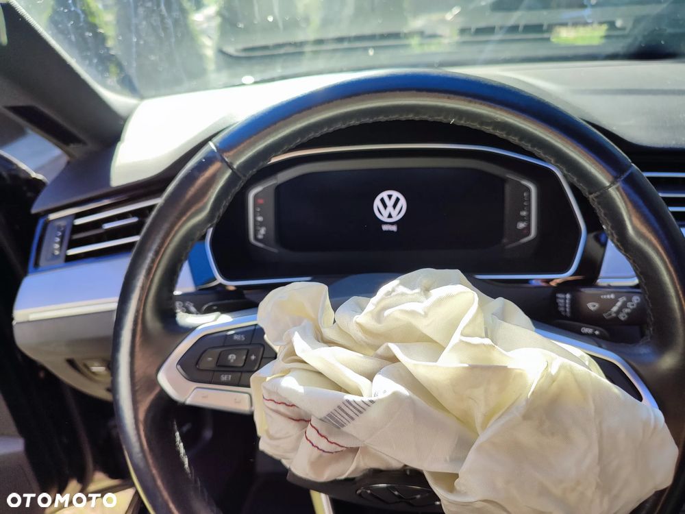 Volkswagen Passat Variant 2.0 TDI SCR DSG Elegance - 9
