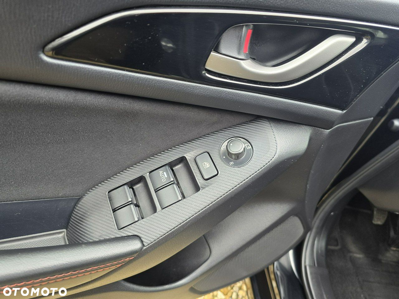 Mazda 3 SKYACTIV-G 120 NAKAMA - 24