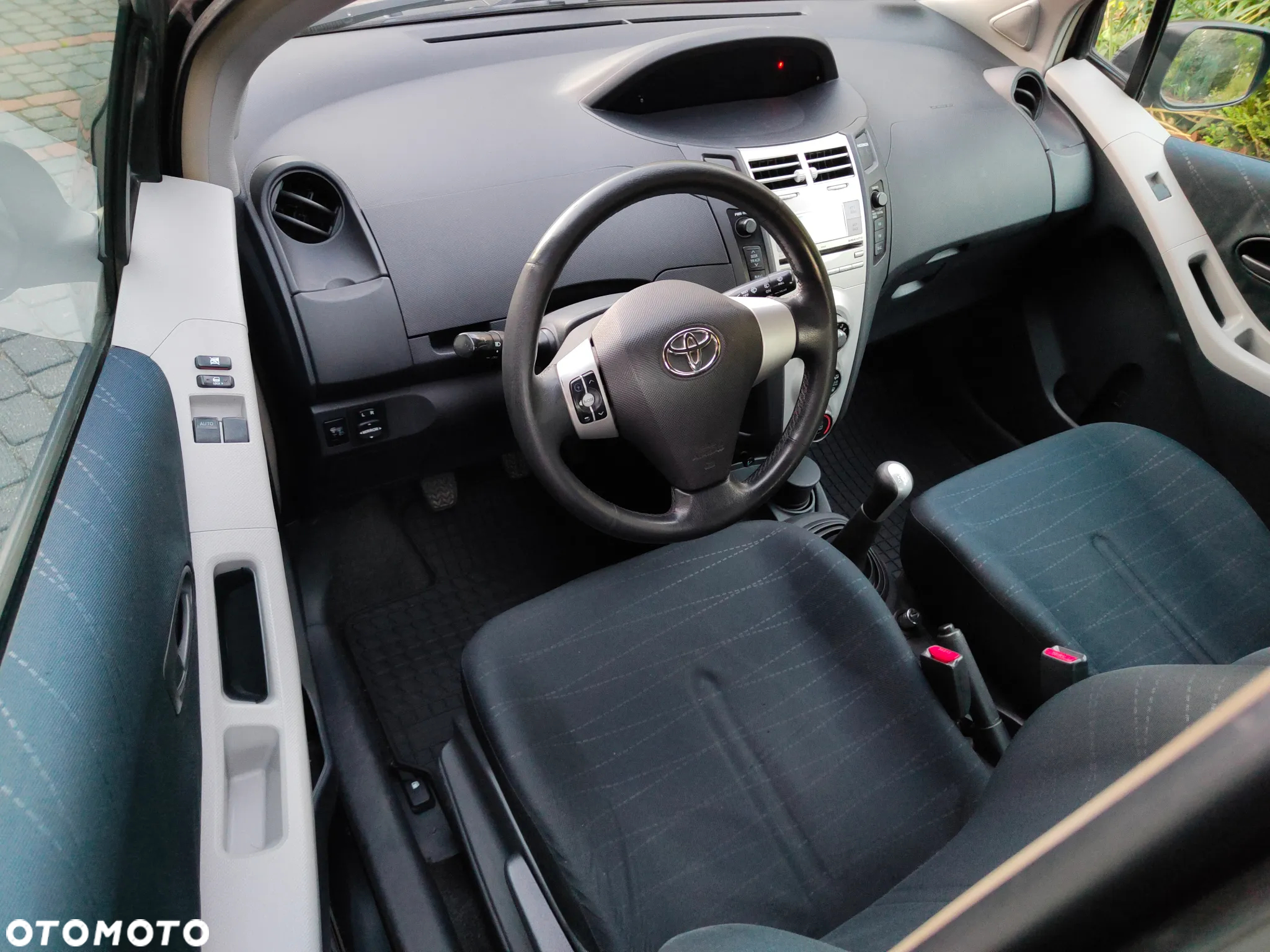 Toyota Yaris 1.3 Sol - 13