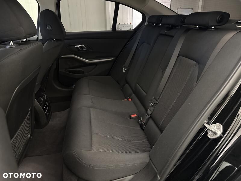 BMW Seria 3 318i - 19