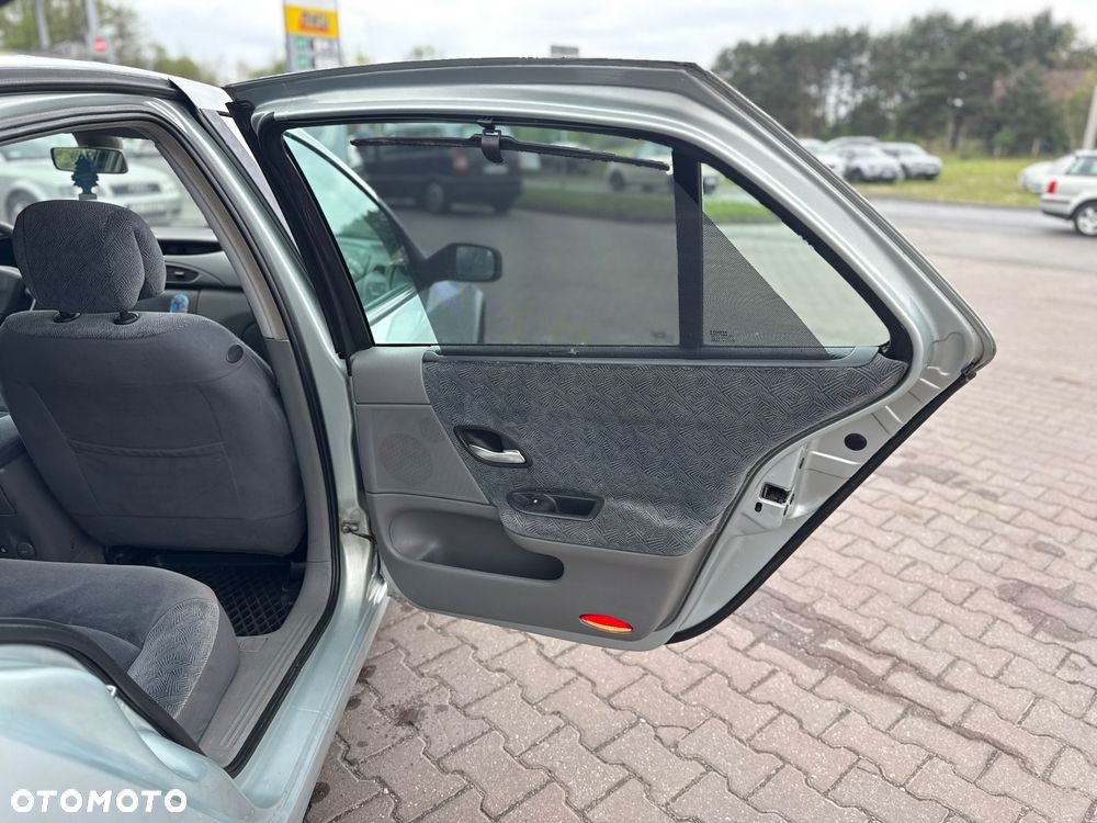 Renault Laguna 1.8 RXE Millenium - 18