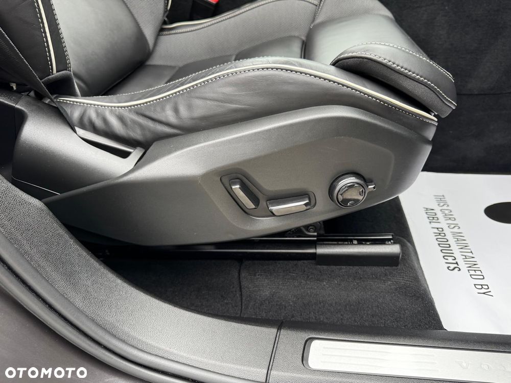 Volvo XC 60 B4 D AWD Plus Dark - 24