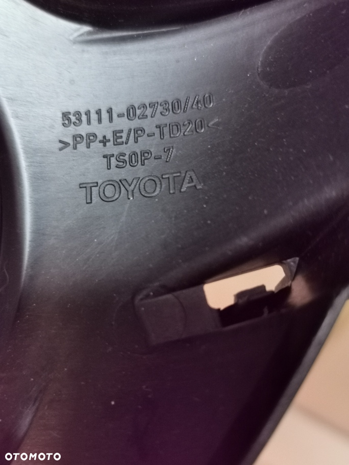 Toyota Auris II logo znaczek 5311102730 - 3