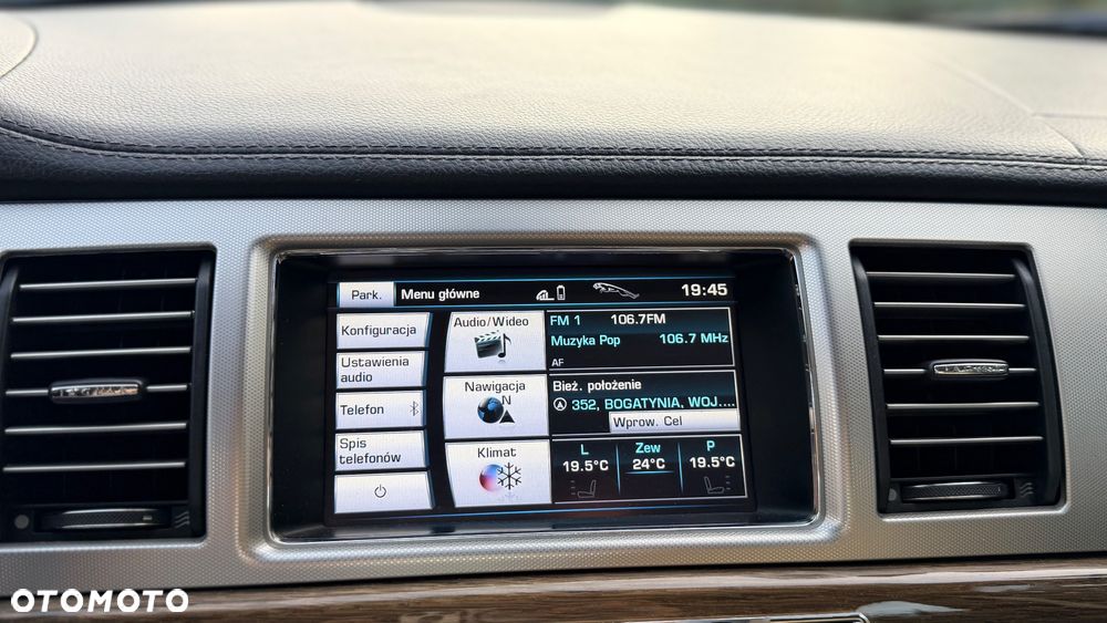 Jaguar XF 2.2 D - 11