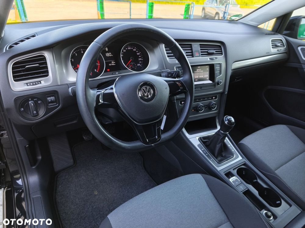 Volkswagen Golf - 22