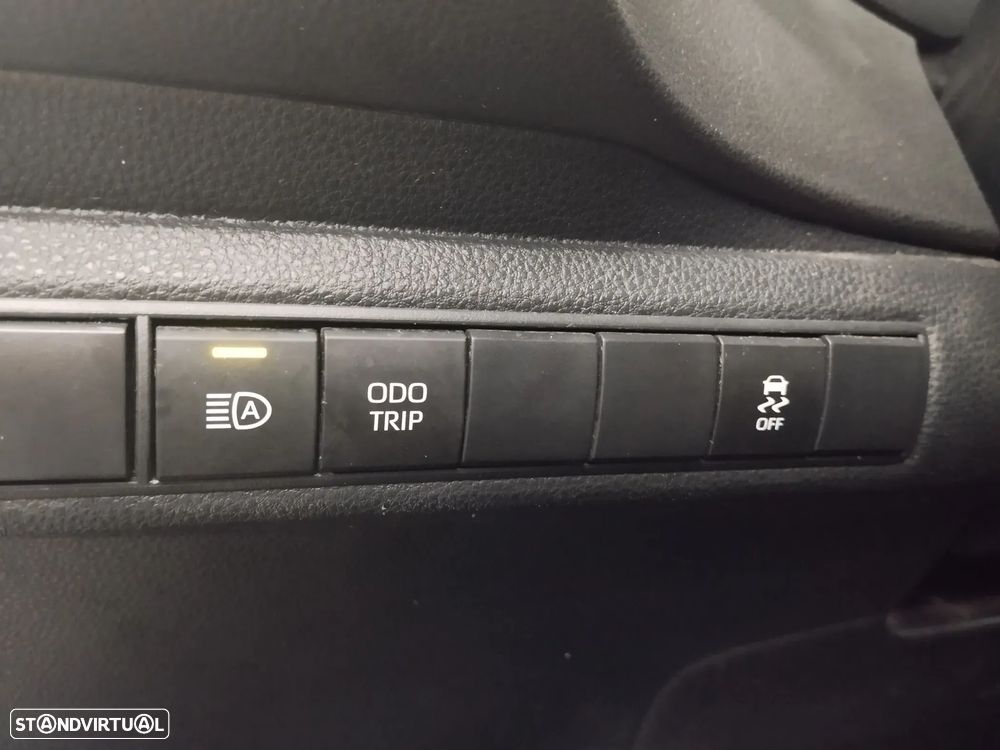 Toyota Corolla 1.8 Hybrid Comfort - 23