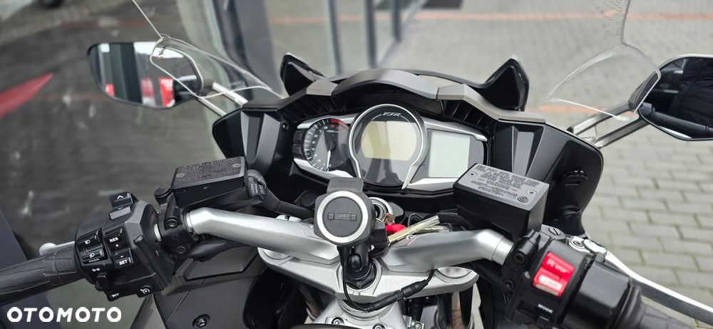 Yamaha FJR - 17