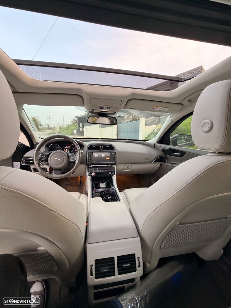 Jaguar XE 2.0 D Prestige Aut. - 17