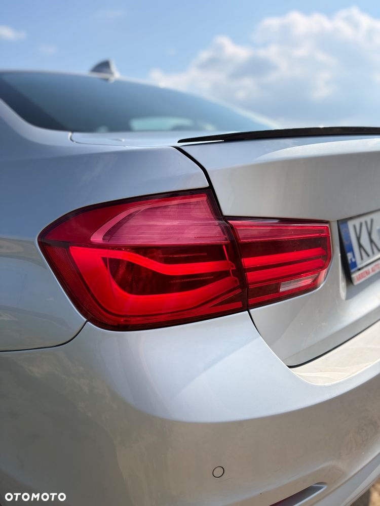 BMW Seria 3 318d - 17