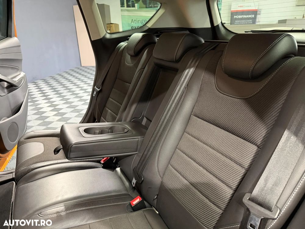 Ford Kuga 2.0 TDCi 4WD Powershift Titanium - 20
