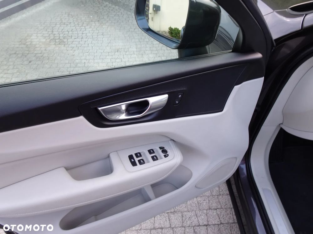 Volvo XC 60 B4 D Momentum Pro - 20
