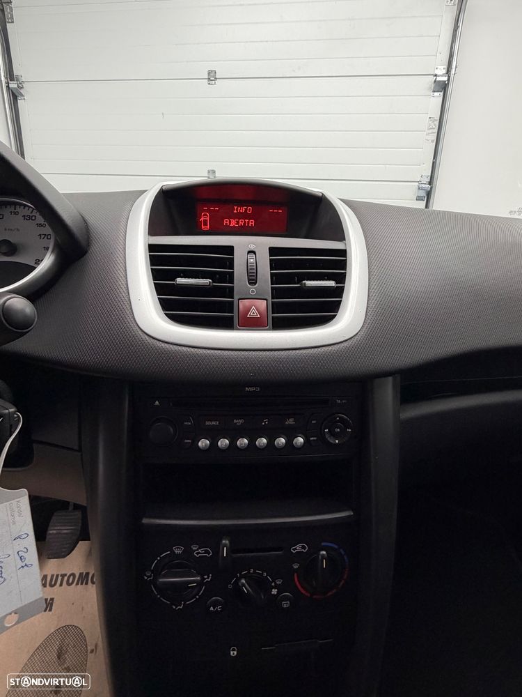 Peugeot 207 1.4 16V Trendy - 12