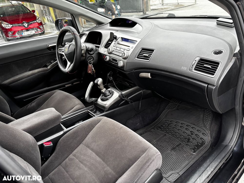 Honda Civic 1.8 S - 9
