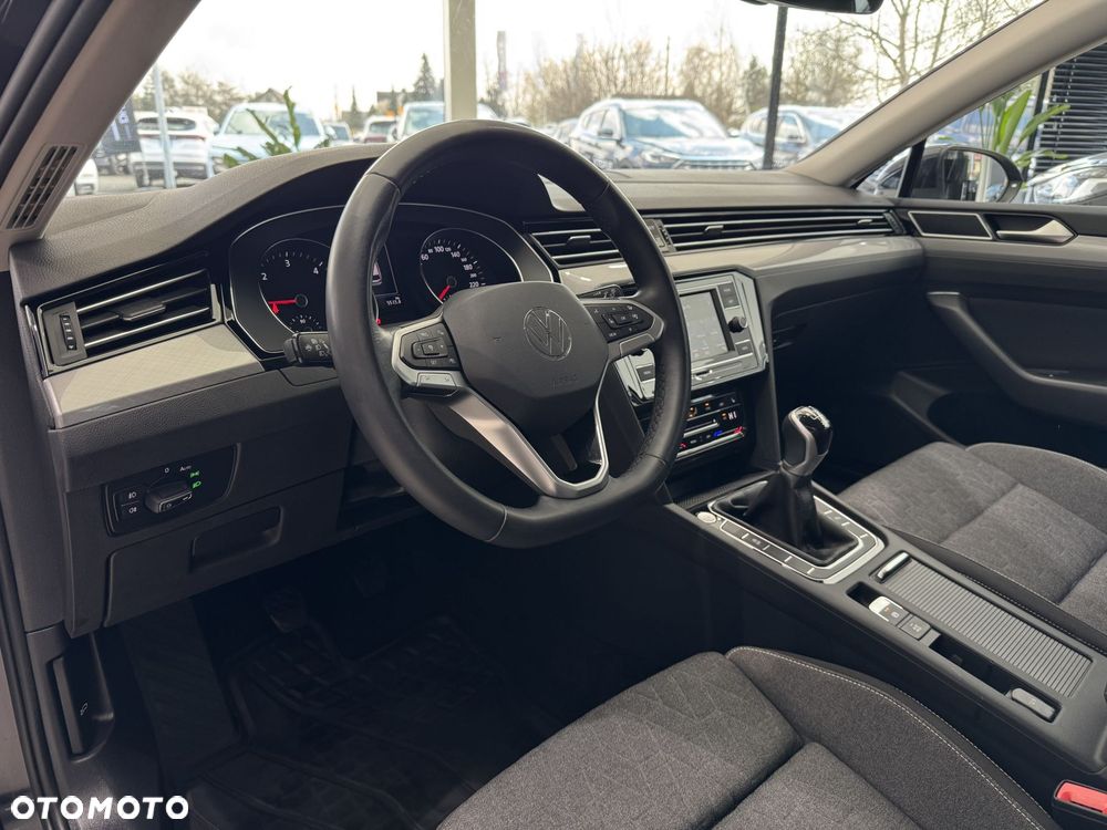 Volkswagen Passat - 8
