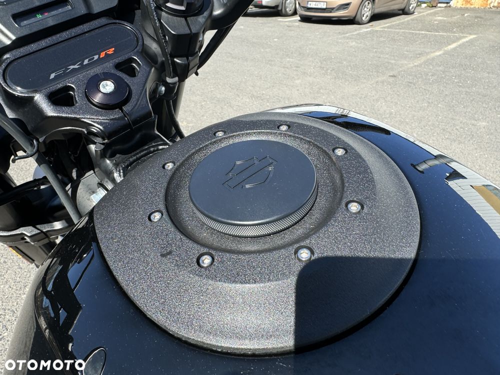 Harley-Davidson Softail FXDR - 12