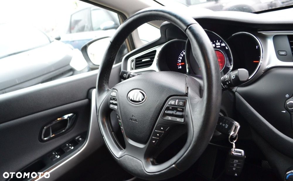 Kia Ceed 1.6 GDI ISG Dream-Team Edition - 37