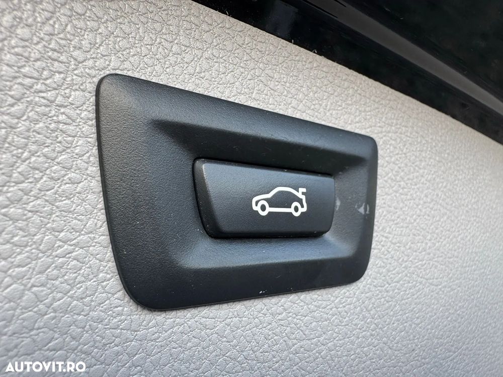 BMW Seria 3 320d Aut. - 29