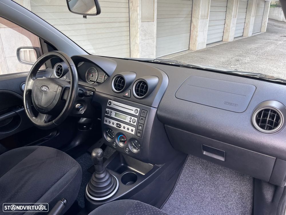 Ford Fiesta 1.25 Ghia - 9