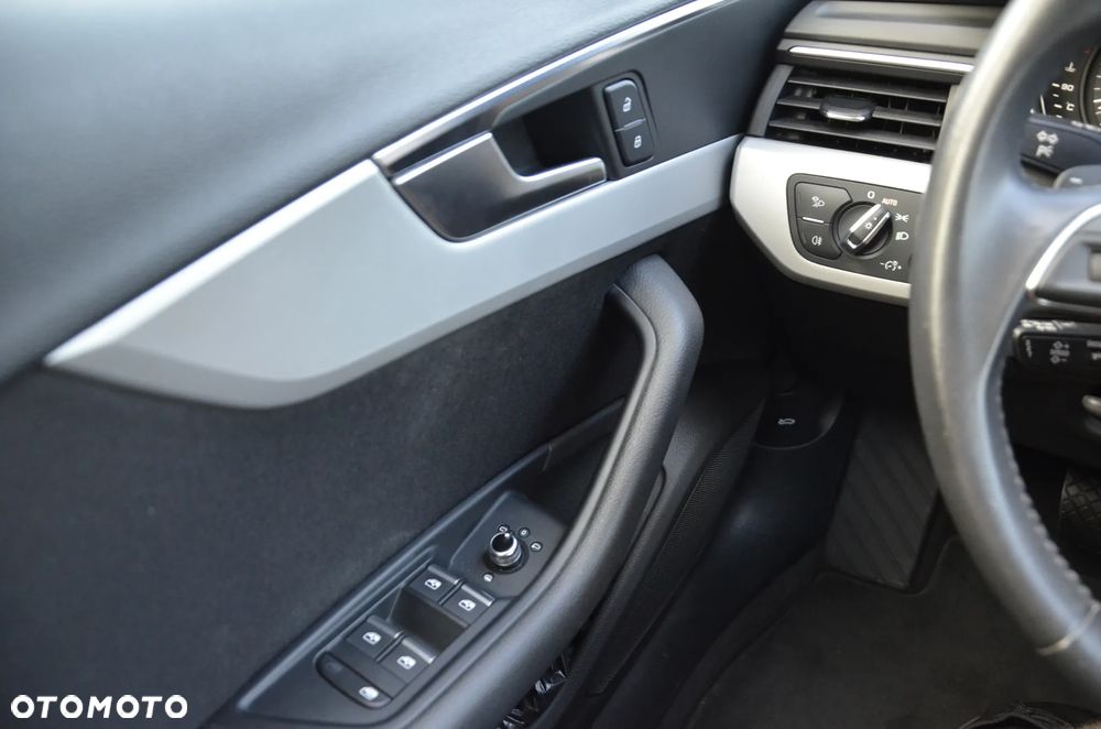 Audi A4 Avant 30 TDI S tronic design - 24